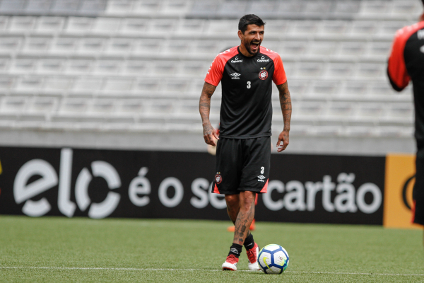 Lucho Gonz\u00e1lez