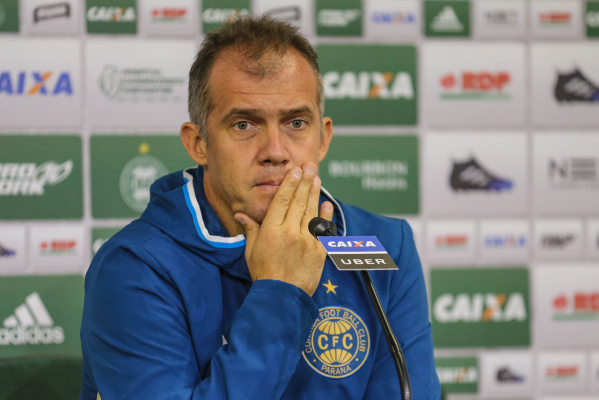 "Eduardo Baptista: sem menosprezo ao lanterna"
