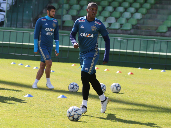 "Iago Dias: recuperado de les\u00e3o"