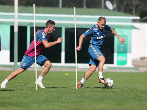 Julio Rusch (\u00e0 direita), no treino desse domingo