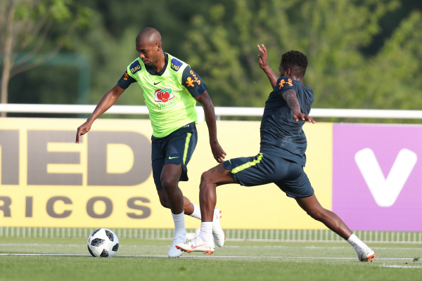 Fernandinho e Fred no treino da sele\u00e7\u00e3o dessa segunda-feira