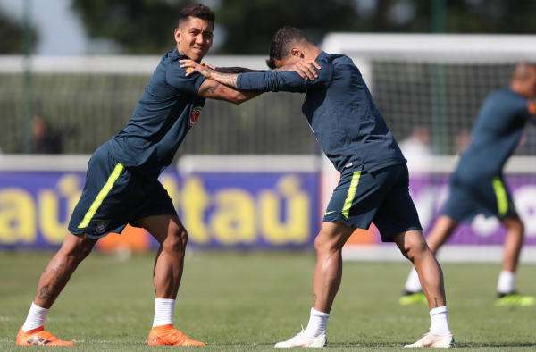 Roberto Firmino treina com a sele\u00e7\u00e3o em Londres