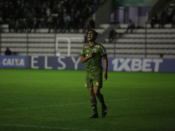 "Guilherme Parede: ele \u00e9 o artilheiro do Coritiba na temporada 2018"