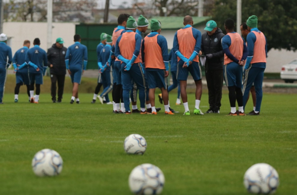 Baptista orienta os jogadores no treinamento dessa sexta-feira