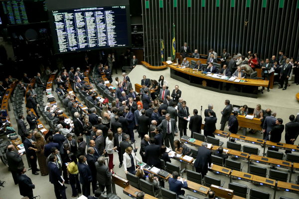Deputados tamb\u00e9m podem votar novas regras para cria\u00e7\u00e3o de munic\u00edpios