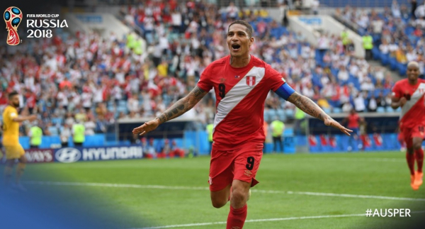 Guerrero comemora gol do Peru sobre a Austr\u00e1lia