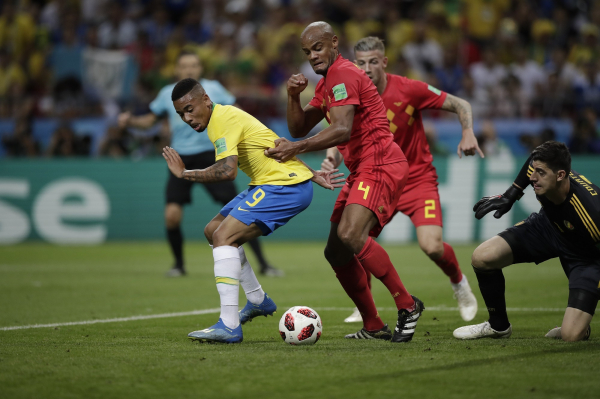 Gabriel Jesus e Kompany duelam