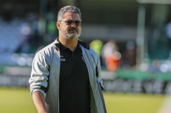 "Micale: testes no time titular"