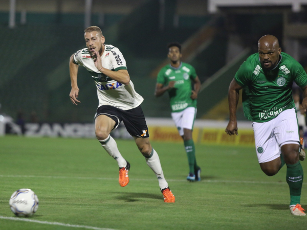 Uillian Correia, do Coritiba, enfrenta o Guarani