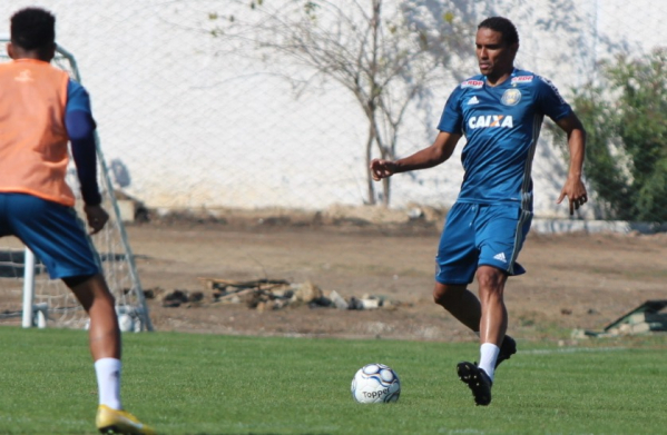 "Rafael Lima: zagueiro treinou como titular"