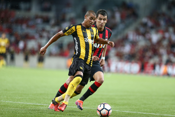 "Pe\u00f1arol e Atl\u00e9tico se enfrentam na Arena da Baixada, em amistoso em 2017: empate em 0 a 0"