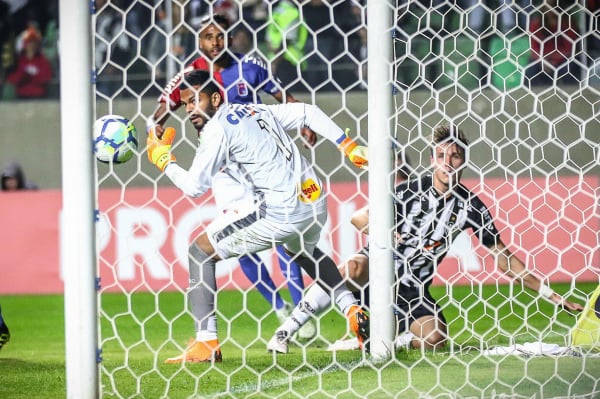 Quem fez o gol do Galo contra Atlético paranaense?