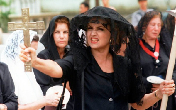 A vil\u00e3 Maria Altiva Pedreira de Mendon\u00e7a e Albuquerque (Eva Wilma).