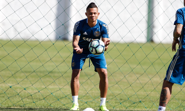 O lateral Rodrigo Ramos