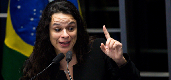 " Janaina Paschoal: advogada disse que n\u00e3o teria condi\u00e7\u00f5es familiares de se mudar para Bras\u00edlia"