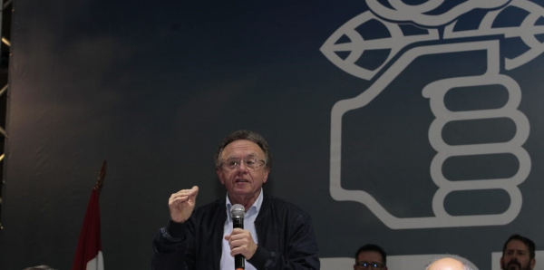 "Nelton Friedrich: ex-deputado pode substituir Osmar Dias"