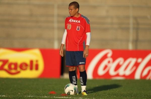 "O lateral\/meia Fernandinho: ele marcou gol pelo Paran\u00e1 na \u00faltima vit\u00f3ria do clube sobre o S\u00e3o Paulo"