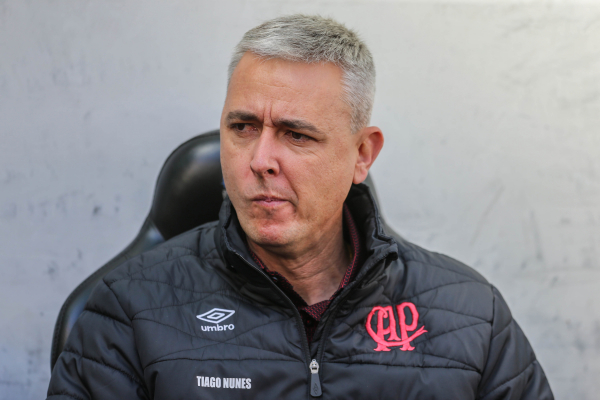 "O t\u00e9cnico Tiago Nunes, do Atl\u00e9tico: time vai viajar no dia do jogo"