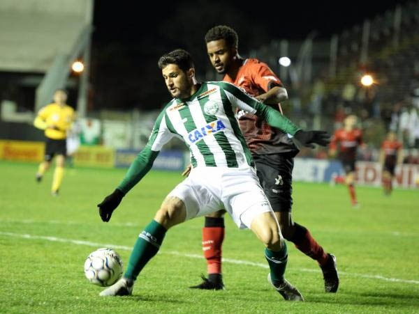Bruno Moraes, do Coritiba, enfrenta a marca\u00e7\u00e3o do Brasil-RS
