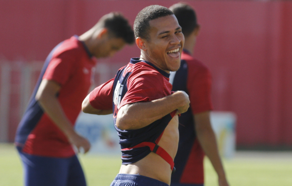"Jo\u00e3o Paulo: ele deixou o Paran\u00e1 e est\u00e1 no Atl\u00e9tico-GO"