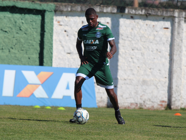 "Abner: lateral ganha nova chance no Coritiba"