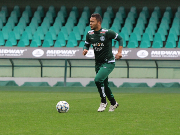"Alex Alves: confirmado no time titular"