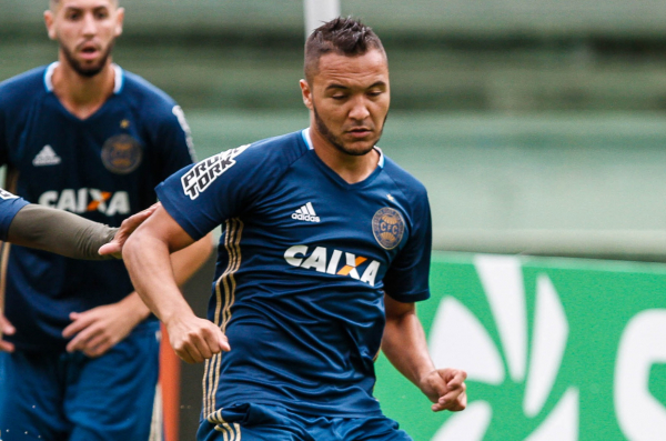 "Alex Alves: op\u00e7\u00e3o para o lugar de Thalisson Kelven, suspenso"