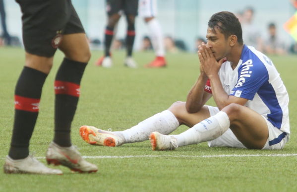 "O meia Nadson: ele criou tr\u00eas boas jogadas ofensivas"