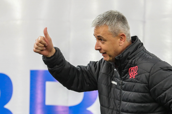 "Tiago Nunes: melhor ataque do per\u00edodo P\u00f3s-Copa"
