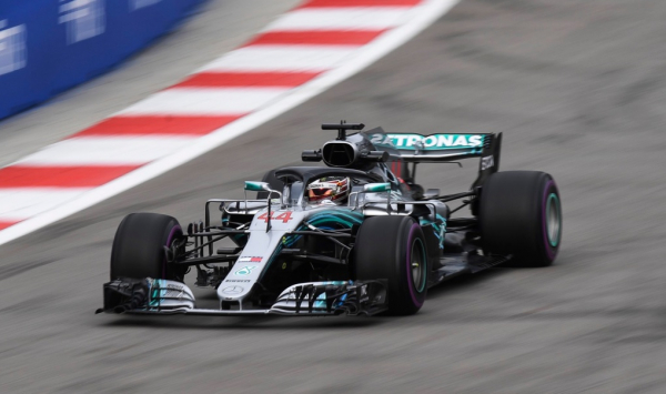 Hamilton na ponta
