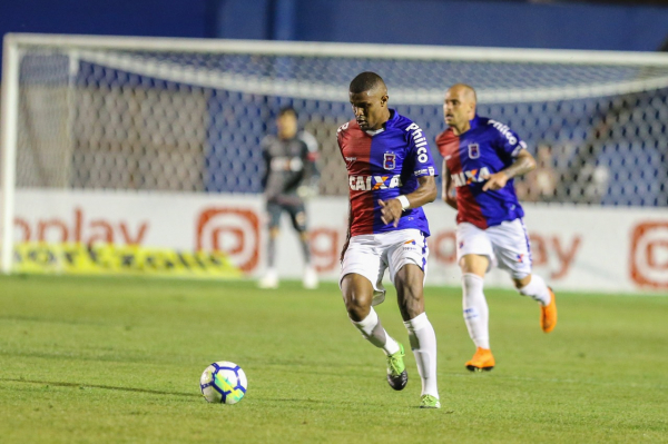 "Juninho: o 44\u00ba jogador utilizado pelo Paran\u00e1 no Brasileir\u00e3o 2018"