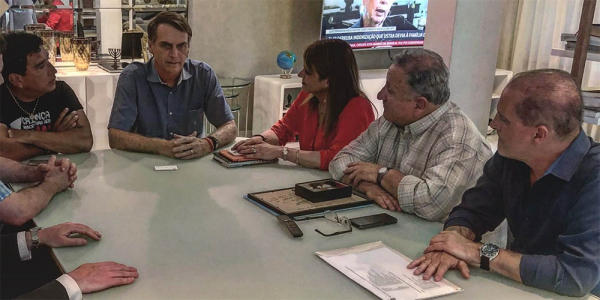 Jair Bolsonaro com os senadores chilenos Jaqueline Van Ryselberghe e Jos\u00e9 Durana