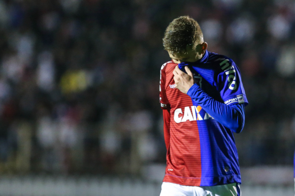 "Caio Henrique: segundo pior em precis\u00e3o nas finaliza\u00e7\u00f5es, entre os jogadores do setor ofensivo"