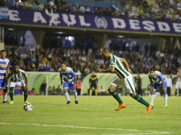 Alecsandro cobra p\u00eanalti contra o S\u00e3o Bento