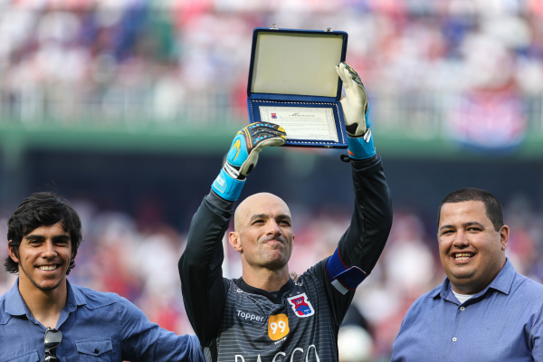 "Marcos \u00e9 homenageado em 2017: agora diretor de futebol"