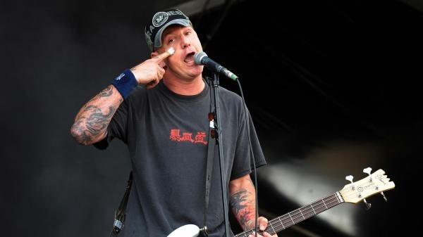 Baixista CJ Ramone se apresenta hoje em Curitiba
