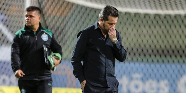 "O t\u00e9cnico Argel Fucks, do Coritiba: desola\u00e7\u00e3o"
