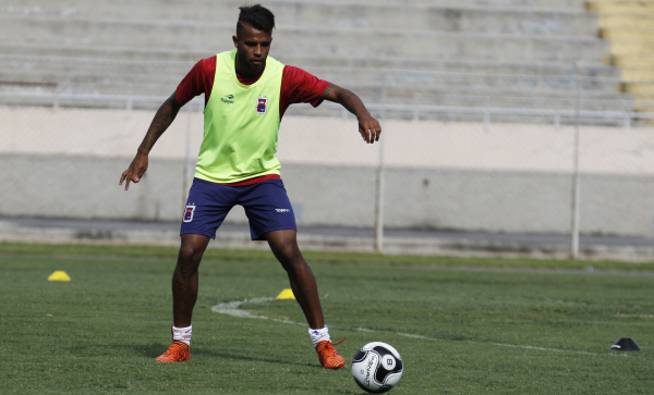 "Alex Santana: titular de volta ao time"