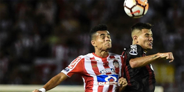 Bruno Guimar\u00e3es, do Atl\u00e9tico, contra o Junior