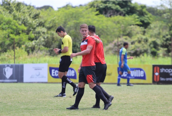 "O meia Kadu: ele jogou com L\u00facio Fl\u00e1vio no Joinville"
