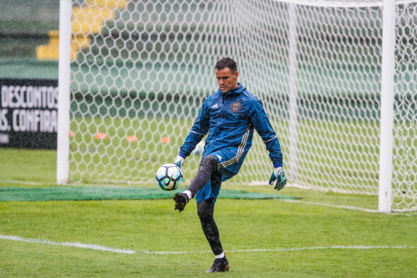 "O goleiro Wilson, do Coritiba: contrato at\u00e9 2020"