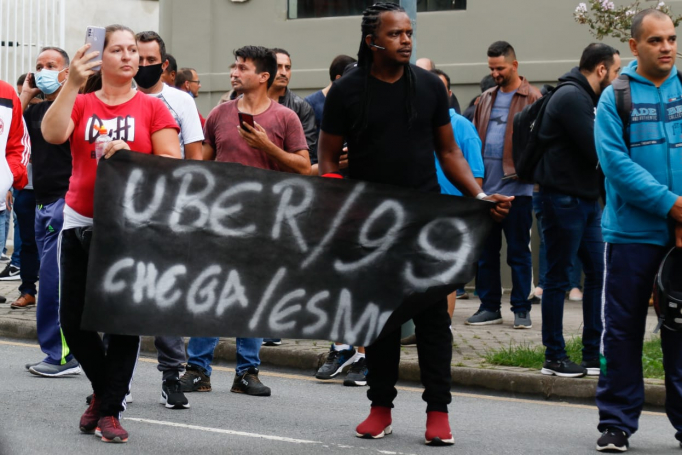 Motoristas de aplicativo fazem protesto em Curitiba e pedem o reajuste do  valor cobrado pelas corridas - Bem Paraná