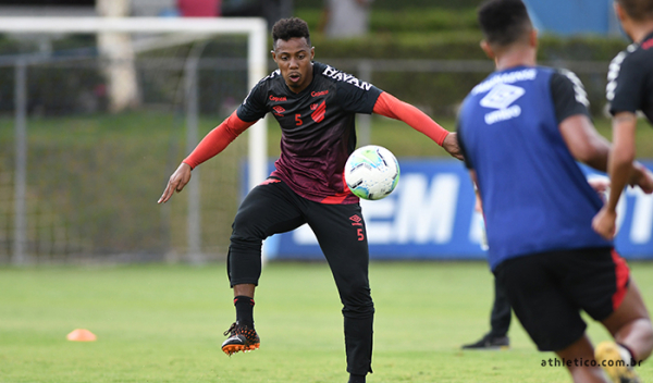 Wellington: retorno ao time titular do Athletico