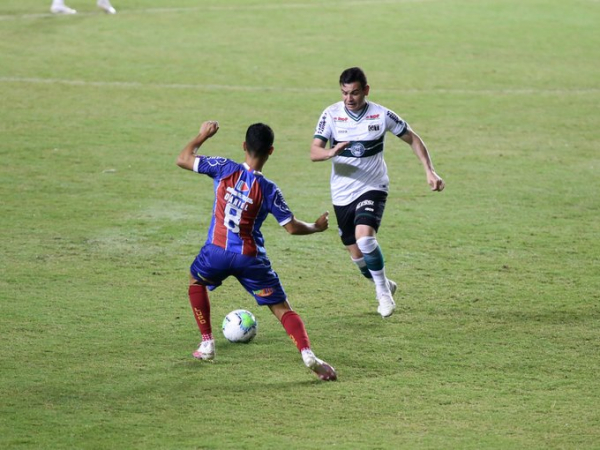 Ruy contra Daniel: meia do Coritiba teve mais uma atuação fraca na Bahia