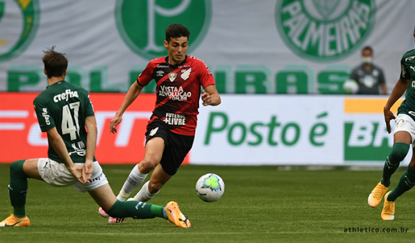 Leo Cittadini, do Athletico, contra o Palmeiras