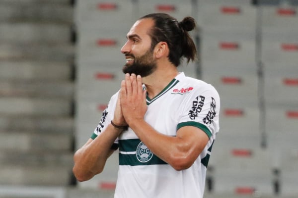 Léo Gamalho: o mais velho do time