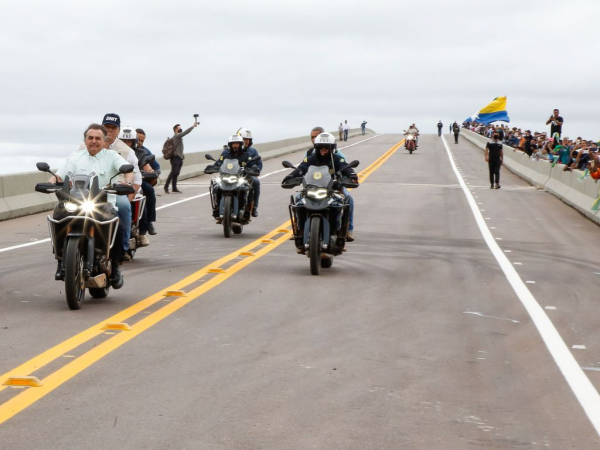 Bolsonaro, na ponte inaugurada em Rondônia