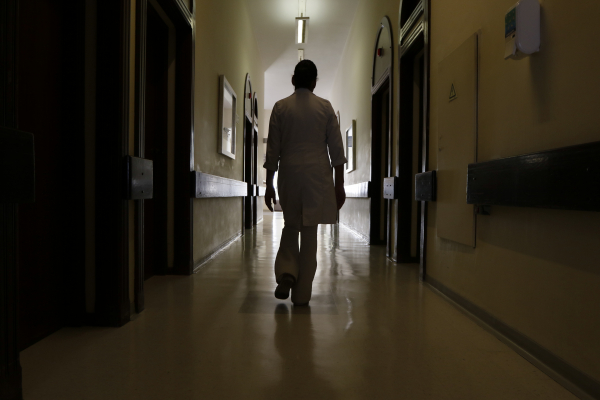 Na quarta-feira e ontem, o Estado já havia registrado mais de 12 mil casos em cada um desses dois dias