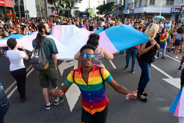 Marcha para a Diversidade em Curitiba coloriu as ruas centrais