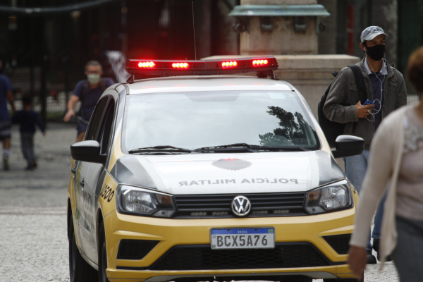 Policiamento em Curitiba: mortes violentas em queda